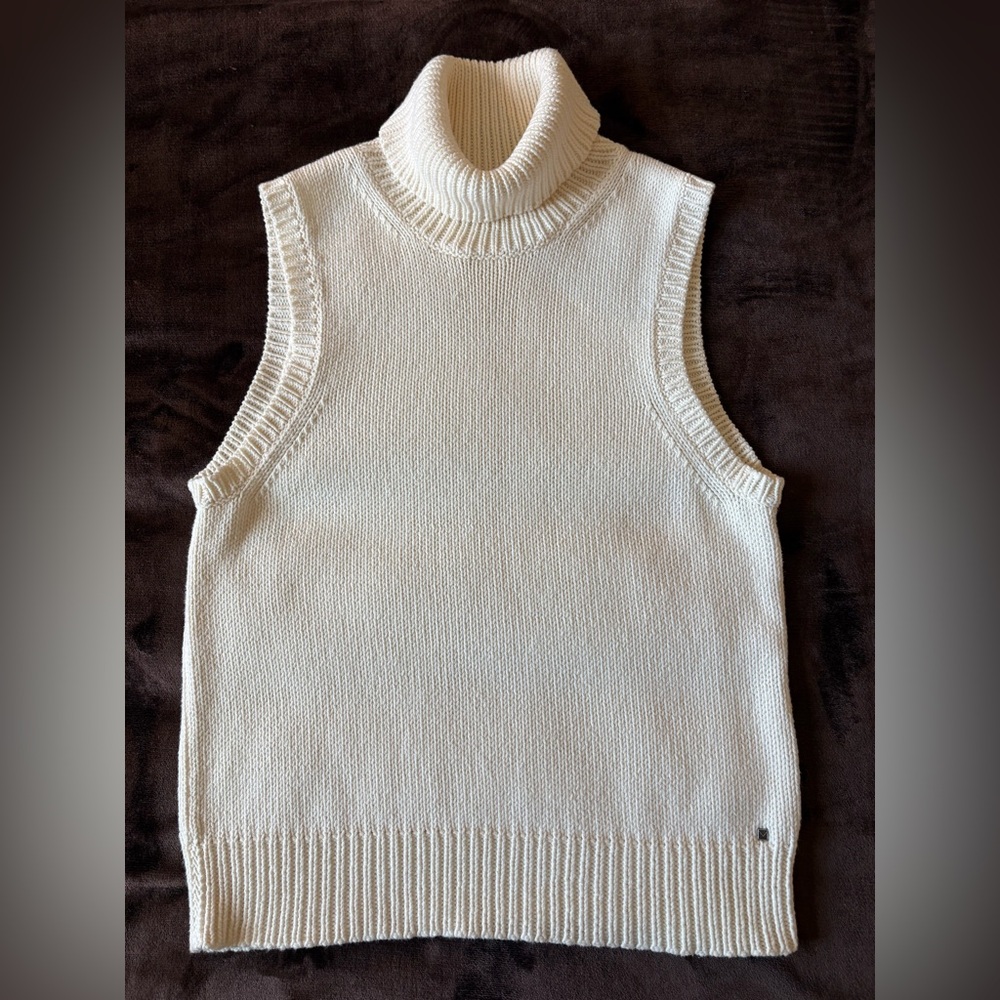 💥MoviNG sALe‼️ Michael Kors Ivory T-Neck Sweater Vest.  Sz XL